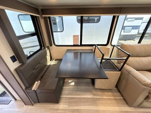 Nouvelle caravane Keystone C-o-u-g-a-r 33RLI 2026 à vendre pour le camping et les voyages - Product Image 5