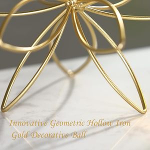 Bola decorativa de Metal de lujo, esfera pintada a mano para decoración del hogar como centro de mesa para sala de estar, dormitorio o mesa de oficina - Product Image 5