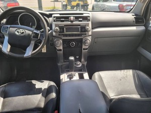 โตโยต้า 4Runner Limited AWD ปี 2013 สภาพดีเยี่ยม รถ SUV 4 ประตู เกียร์อัตโนมัติ เครื่องยนต์ V8 - Product Image 3