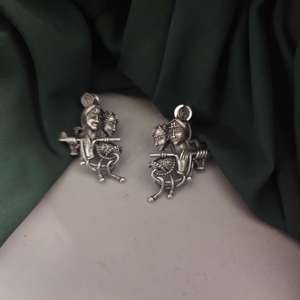 Proveedor Directo de la India, Pendientes de Plata de Alta Calidad con Diseño Geométrico de Radha Krishna, Joyería Étnica para Mujer - Product Image 2