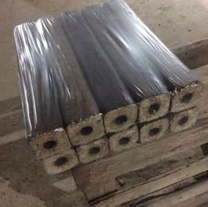 Briquettes de bois, combustible biomasse, diamètre 100 mm, pour chauffage industriel. - Product Image 1