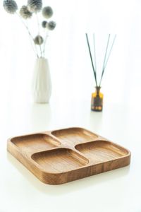 Plateau à thé en bois brun avec finition polie Style classique durable pour le service quotidien et l'utilisation au micro-ondes - Product Image 3
