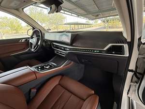 2023 X7 d'occasion certifiée, boîte automatique, intérieur clair, sièges en cuir, régulateur de vitesse adaptatif, pneus R19 - Product Image 4