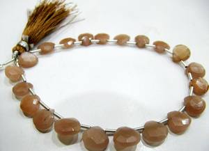 Briolette con forma de corazón de piedra lunar melocotón natural, cuentas facetadas de 8mm, cuentas de piedras preciosas de Color melocotón de 8 pulgadas de largo - Product Image 3