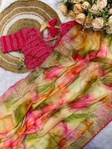 Magnifique sari en soie pure et douce Rangoli avec de magnifiques imprimés prismatiques et un travail de broderie incroyable, séquence de 3 mm et Aarco - Product Image 2