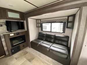 Autocaravana D-u-t-c-h-m-e-n RV C-o-l-e-m-a-n L-i-g-h-t 1805RB usada del 2020, lista para vender. - Product Image 6
