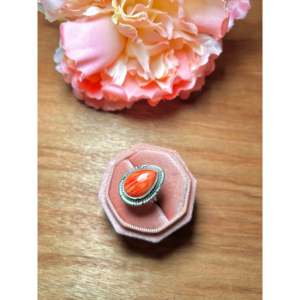 Bague artisanale Dane Skeets en nacre et argent sterling, style vintage avec incrustations de corail et turquoise, pour un usage quotidien - Product Image 3