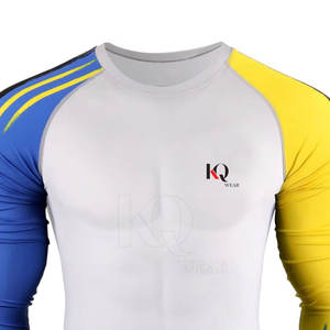 Vêtements de sport Rash Guard légers et écologiques à logo personnalisé fabriqués au Pakistan, manches longues, en spandex/polyester, pour la natation - Product Image 4