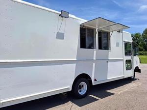 Mobile Fast Food truck Readily available at moderate prices Buy <b>Cheap</b> Fast Food truck 5.8M - Product Image 3