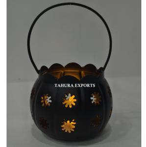 Bougeoir en filet en métal raffiné pour le design intérieur avec une texture subtile idéal pour les chambres, les salles à manger ou les entrées - Product Image 3