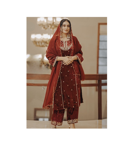 Ensemble Kurti en velours épais très demandé pour les fêtes et les occasions festives, vente en gros, export, meilleur prix, approvisionnement mondial - Product Image 1