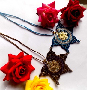 Collier en macramé en laiton plaqué or, fils multicolores, bijoux bohèmes pour femmes, bijoux de mariage - Product Image 2