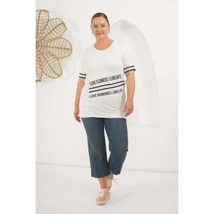 Camiseta de Mujer Talla Grande RMG en Color Crudo, Mezcla de Viscosa con Estampado Gráfico 'I Love', Top de Manga Corta en Tejido Cómodo - Product Image 5