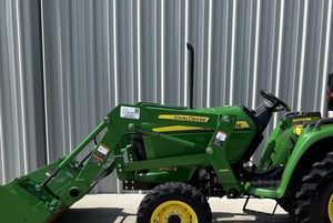 รถแทรกเตอร์จอห์น เดียร์ 3032E ปี 2015 พร้อมที่ตักด้านหน้าและถังติดตั้งเร็ว, รถแทรกเตอร์ขับเคลื่อน 4 ล้อ, เครื่องยนต์ดีเซล 32 แรงม้า, 540 PTO, ระบบติดตั้งแบบ 3 จุด - Product Image 6
