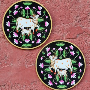 Plaques murales en bois Pichwai peintes à la main à la main Style Art déco tenture murale décor pour Diwali mariage anniversaire anniversaire - Product Image 1