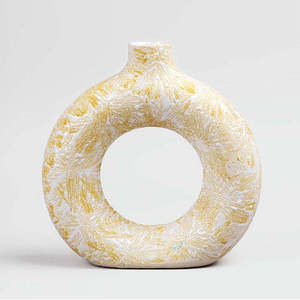 Vase en céramique artisanal contemporain en forme de donut, style nordique, mini décoration de table pour la maison - Product Image 1