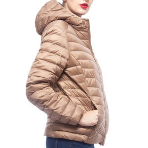 Chaqueta acolchada de Invierno para mujer personalizada superventas tendencia superior servicio OEM nuevo diseño informal y uso en exteriores - Product Image 3