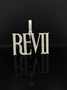 จี้สแตนเลสสตีลแบบฮิปฮอป ตัวอักษรตามสั่ง ประดับเพชร VVS สำหรับทั้งชายและหญิง - Product Image 2