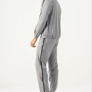 Vente en gros sur mesure ensembles survêtement léger en nylon et polyester survêtement coupe-vent zippé pour hommes - Product Image 4