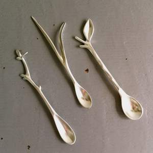 ช้อนทองแดงที่สง่างามพร้อมสัญลักษณ์ทางศาสนา OM และการออกแบบดอกบัวสำหรับโรงแรมและร้านอาหารในราคาที่ต่ำที่สุดโดยโซนงานฝีมือส่งออก - Product Image 2