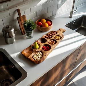 Plateau en bois écologique très demandé avec finition lisse pour le fromage, les fruits et le pain, disponible à la vente - Product Image 1