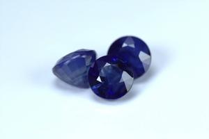 พลอยแซฟไฟร์สีน้ำเงินเข้มธรรมชาติไร้ที่ติตัดอัญมณีทรงกลมแบบหลวมสไตล์ศรีลังกาคุณภาพสูงสำหรับการทำเครื่องประดับ - Product Image 2