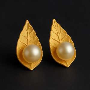 Artísticamente prestados personalizados 14 K Oro Sólido en forma de hoja South Sea Pearl Stud pendientes perfectamente diseñados para mujeres - Product Image 5
