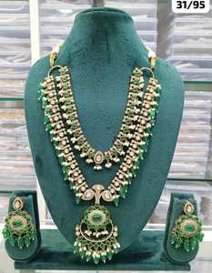 Conjunto gargantilla de collar de perlas Kundan tradicional dorado de lujo indio de dos capas con pendientes a juego para mujer y Niña - Product Image 6