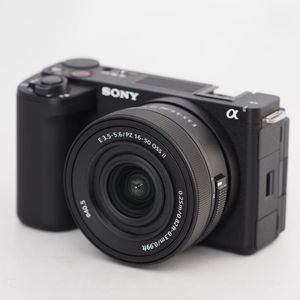 Mejor Precio Cámara sin Espejo Son__y A6700Oo con Lente de 18-135 mm, Cámara de Video DSLR con Sensor CMOS, Compatible con Tarjetas SD - Product Image 1