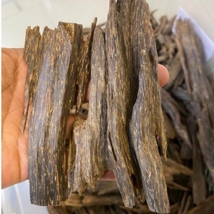 Incienso de madera Gulagat de madera de agar de alta calidad de Grado Superior y soportes de incienso Uso religioso Premium - Product Image 1