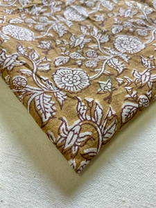 ผ้าฝ้ายพิมพ์ลายดอกไม้สีเหลืองมัสตาร์ด ลายเถาวัลย์แบบดั้งเดิม - Product Image 5