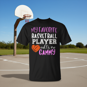 Mi jugador de baloncesto favorito me llama Gammy - Camiseta - Product Image 3