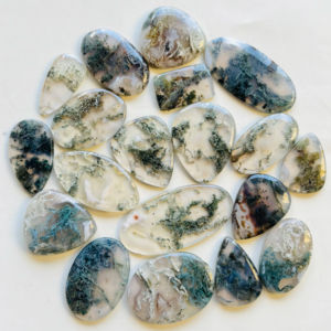Piedra preciosa suelta pulida de ágata de musgo natural de grado AAA 100%, forma y tamaño mezclados para fabricación de joyas y diseño de cabujón - Product Image 1