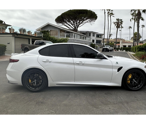 Alfa Romeo Giulia Ti Sport 2019 hautement équipée 280 ch Turbo 4 cylindres sièges en cuir de direction gauche caméra arrière appartenant à la Floride - Product Image 1