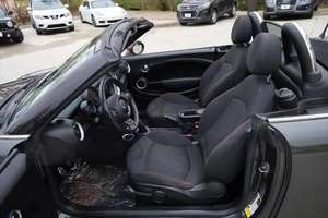 MINI Cooper Cabriolet 2015, Turbo sombre, conduite à gauche, sièges en tissu, toit ouvrant panoramique, transmission automatique - Product Image 4