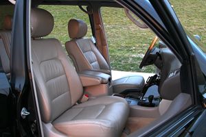 Lexus LX 470 del 2001, Usado, Sin Reserva, 1 Dueño, Motor V8, Tracción en las 4 Ruedas, Diferencial Central Bloqueable, Sin Modificaciones - Product Image 5