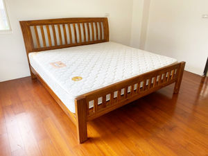 โครงเตียงขนาดใหญ่ เตียงทำมือพร้อมที่วางเท้า ทำจากไม้เนื้อแข็ง คิงไซส์ หรูหรา คุณภาพสูงสุด แกะสลัก งานไม้ เฟอร์นิเจอร์ห้องนอน - Product Image 5