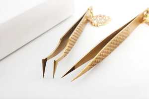 Sevmek คีมหนีบขนตาสีทองยาว10มม. ปลายเรียบป้องกันไฟฟ้าสถิตย์ทำจากสเตนเลสมีความแม่นยำ - Product Image 2