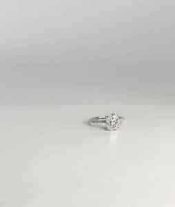 Anillo solitario de moissanita Vintage de Plata de Ley 925, regalo de compromiso hecho a mano - Product Image 3