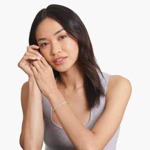 Bracelet tennis tendance avec diamants sertis clos, bijou élégant pour toutes les occasions - Product Image 5