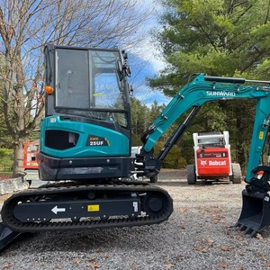 Miniexcavadora Sunward SWE 25UF con Giro de Cola Cero |   Miniexcavadora con Motor Yanmar - Product Image 2