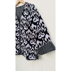 Veste matelassée en patchwork de coton indien faite à la main, style bohème, réversible, en satin, pour femme, taille XL, manteau d'hiver durable pour l'automne - Product Image 2