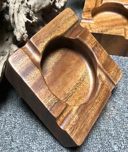 Cenicero de madera redonda sólida Natural, diseño clásico, Cenicero de mesa para interiores y exteriores con soporte para cigarrillos de 3 ranuras - Product Image 1