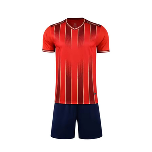 Ensemble de maillots et shorts de football en gros, personnalisation de maillots et shorts de football pour hommes - Product Image 1