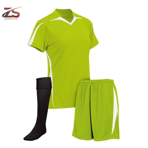 Maillot de football pour hommes, design personnalisé, maillot de football pour l'entraînement, uniforme de sport en polyester, fabriqué au Pakistan - Product Image 4