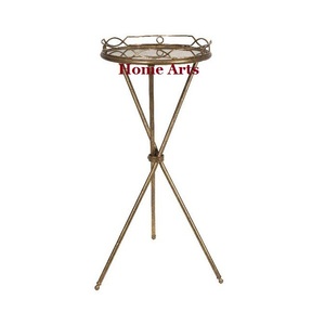 Plateau à nourriture en métal et en verre au design classique avec une taille personnalisée de la plus haute qualité Plateau de service pour fruits pour un usage domestique - Product Image 1