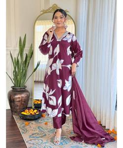 Costume Salwar traditionnel islamique pour femmes dans le style classique de Dubaï avec broderie ouverte et vêtements de fête en satin perlé de luxe - Product Image 1