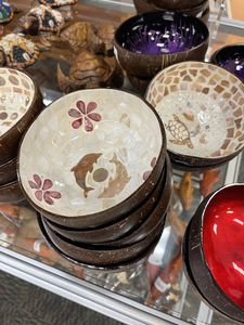 Tazón de Coco con Madreperla Ecológico y Elegante, Diseño y Artesanía Personalizados, Joyería de Artes Tradicionales de Vietnam, 6 cm x 12 cm - Product Image 3