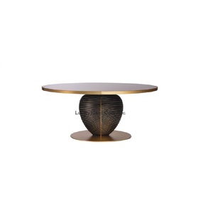 Table centrale et table basse décoratives en métal de designer, couleur or, aluminium coulé avec dessus de couleur noire, fournitures au look admirable - Product Image 3