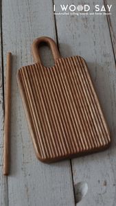 Tablero cuadrado de madera para servir con asa, bandeja de cocina ecológica, plato de madera rústico para preparar y servir alimentos - Product Image 3